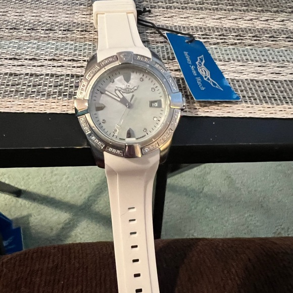 ISW Woman’s Infinity Swiss Quartz Crystal Mother of Pearl Dial Strap Watch - Picture 5 of 5